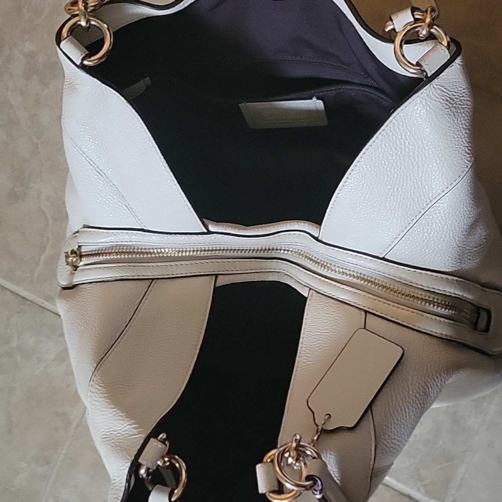 COACH Pebbled Leather Lexy Shoulder bag - Picture 14 of 17